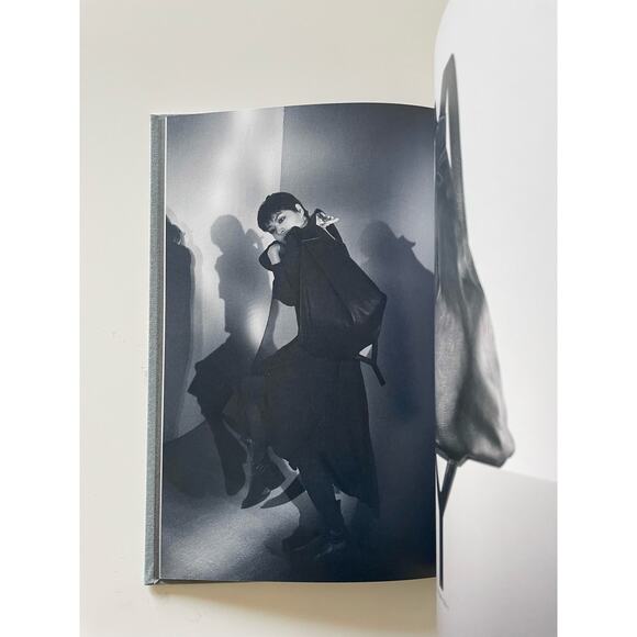 Yohji Yamamoto discord Spring/Summer Collection 2019 look book - Picture 3 of 4